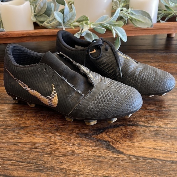 Nike Kids Soccer Cleats Black and Gold - Picture 2 of 6